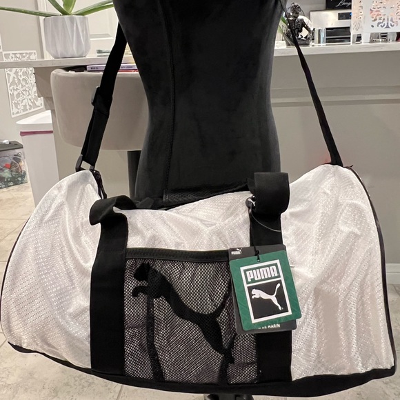 PUMA “JOLT” DUFFLE BAG! 🖤🤍🖤 - Picture 4 of 8